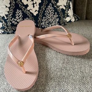 Brand New Tory Burch pink flip flop sandals 8